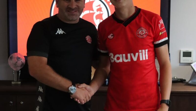 KIAN GARLINGE SIGNS FIRST CONTRACT WITH CHATHAM