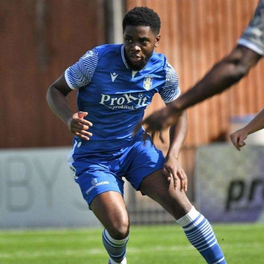 CHATS SIGN KAREEM ISIAKA