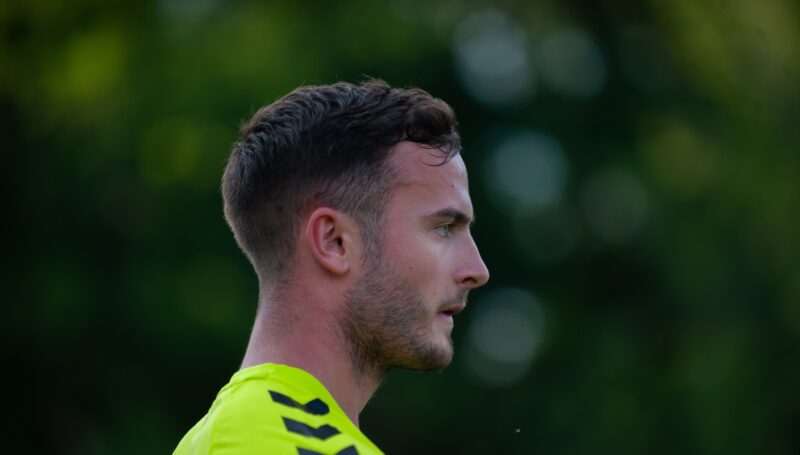CHATS SIGN BOBBY DUNN