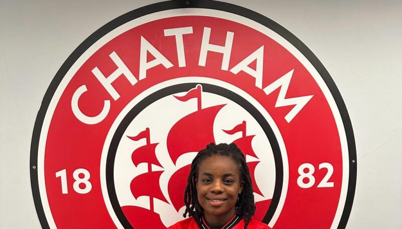 CHATS WOMEN SIGN TYRA POOLE