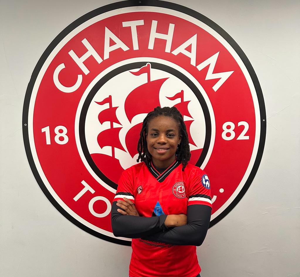 CHATS WOMEN SIGN TYRA POOLE