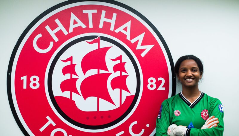 CHATS WOMEN SIGN SIMONE ELIGON