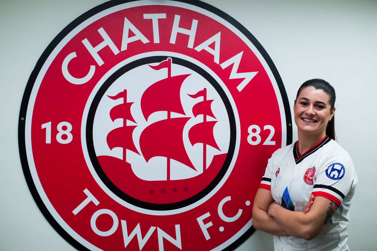 CHATS WOMEN SIGN HOLLY TURNER