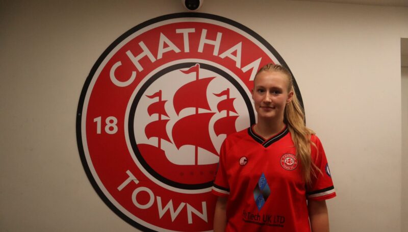 CHATS SIGN MILLIE RAYNER