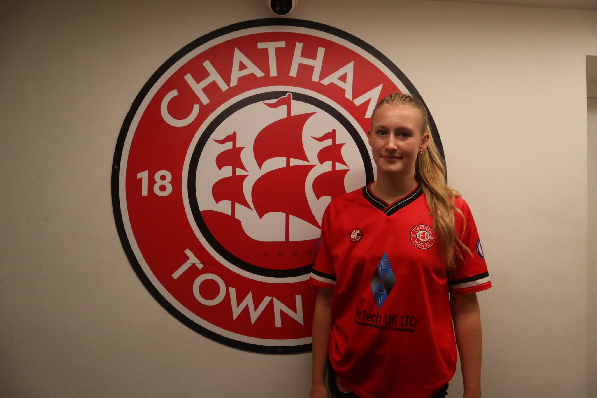 CHATS SIGN MILLIE RAYNER