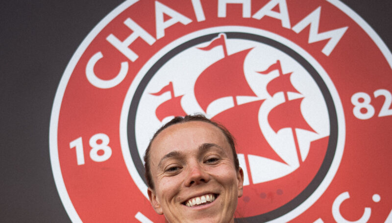 CHATS WOMEN SIGN AMY RUSS
