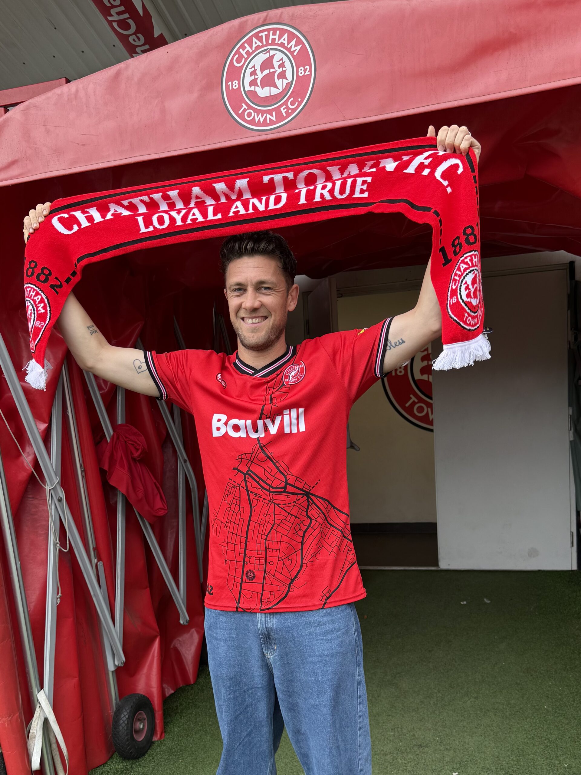 CHATS SIGN BEN COKER