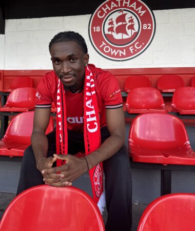CHATS SIGN EITEL GOUETH